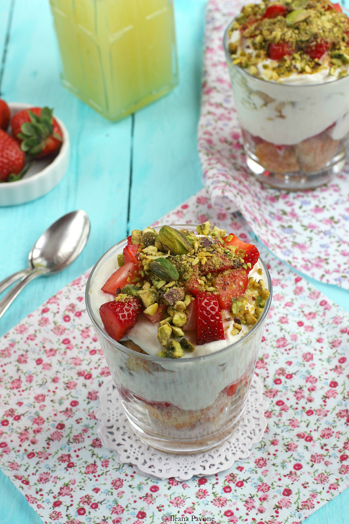 Verrine fragole e pistacchi