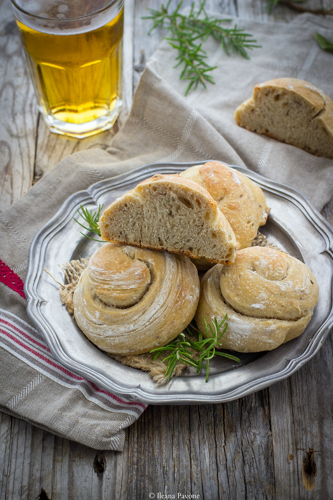 Panini alla birra con nocciole e rosmarino (2)