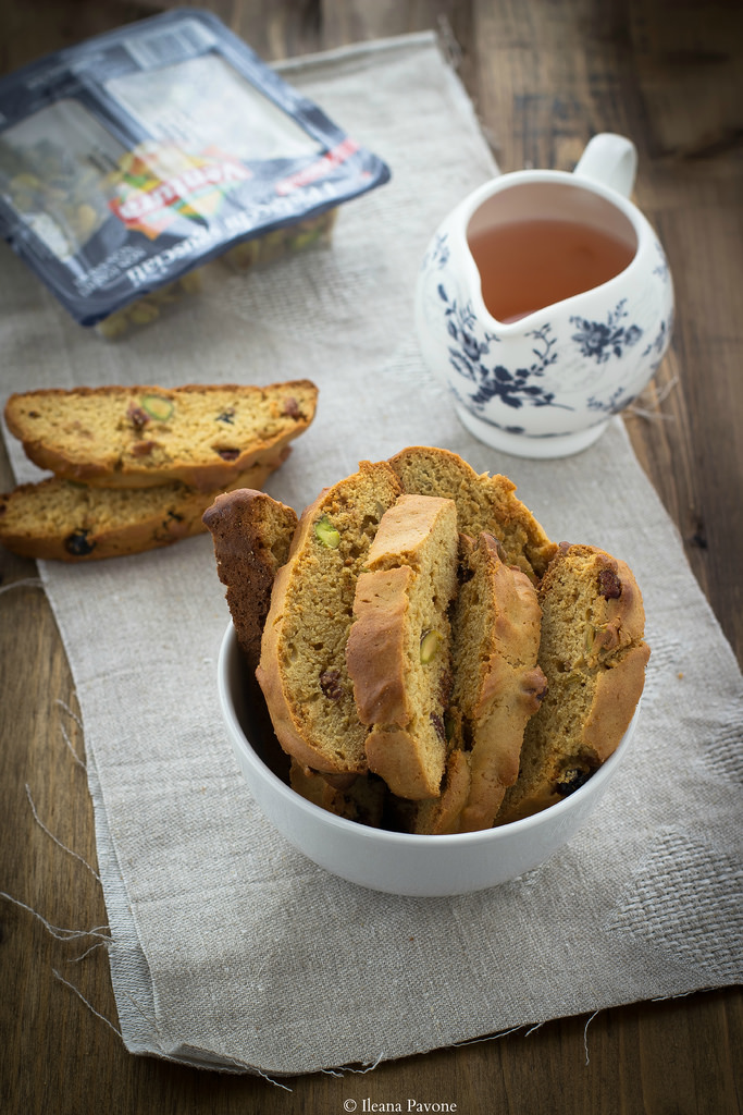 Biscotti rustici ai pistacchi e frutti rossi3