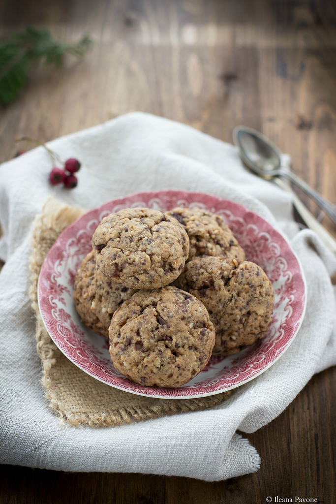 Biscotti con nocciole e cioccolato