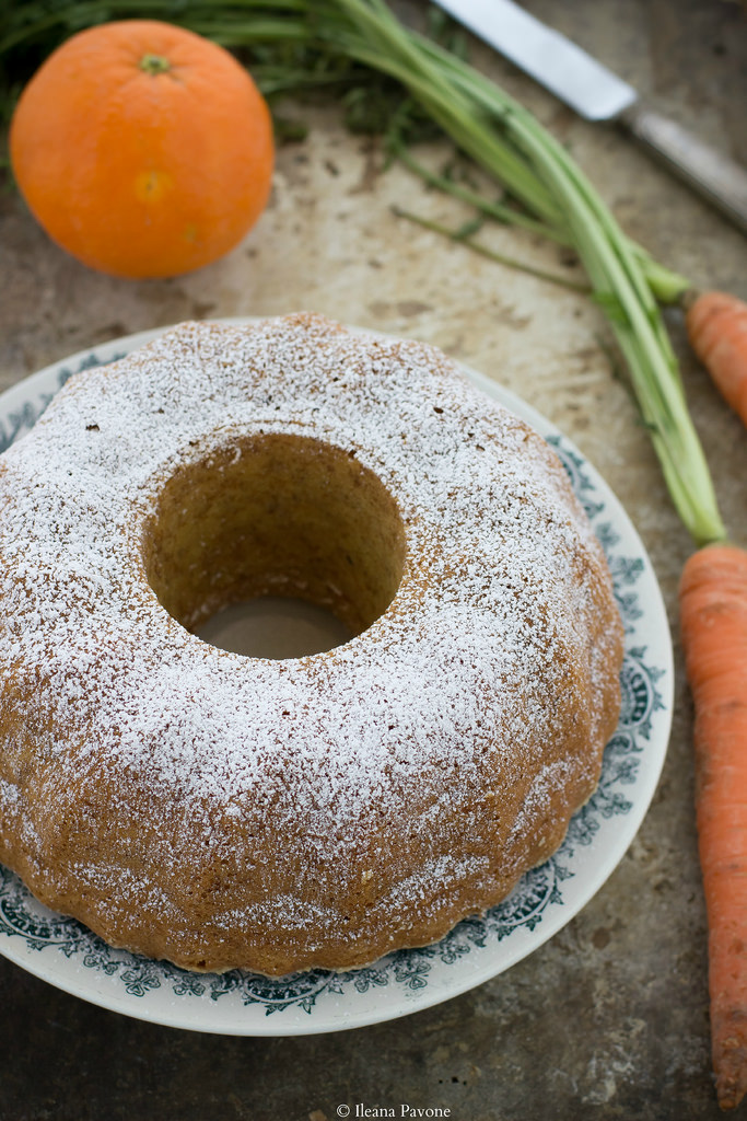 Ciambella di carote e nocciole all'arancia