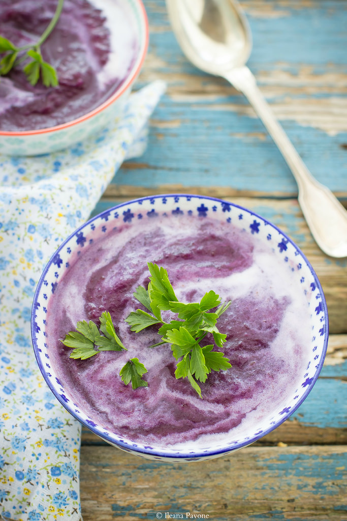 Vellutata di finocchi e carote viola al latte di cocco