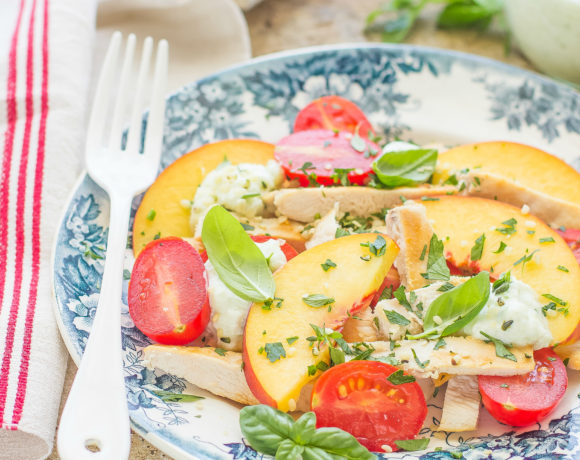 Insalata di pollo con salsa tzatziki