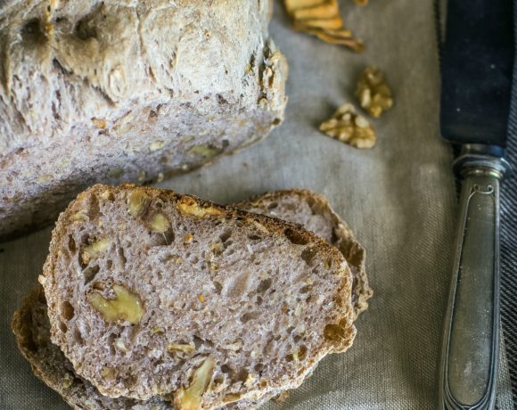 Pane alle mele e noci