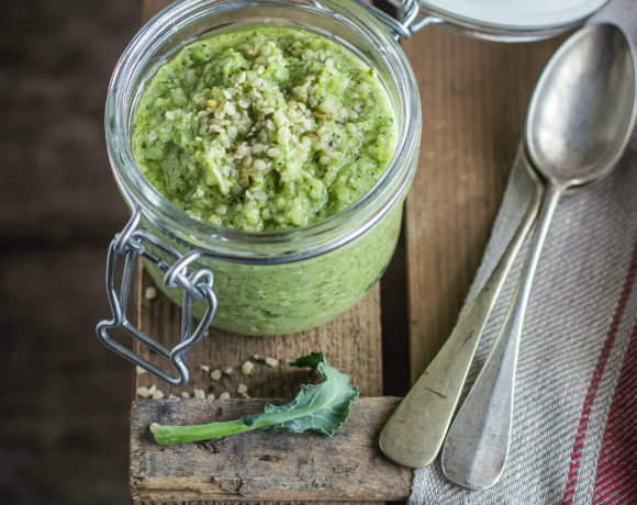 Pasta con crema di broccoli e semi di canapa