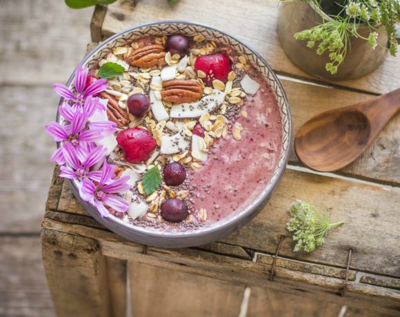 Smoothie bowl alle ciliegie e amarene